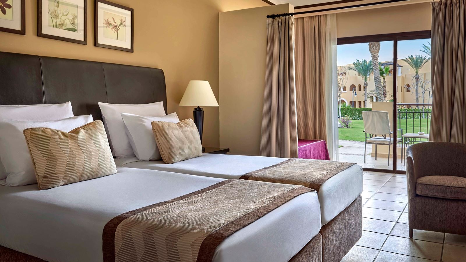 rooms-dbl-deluxe-room-garden-view-2+1