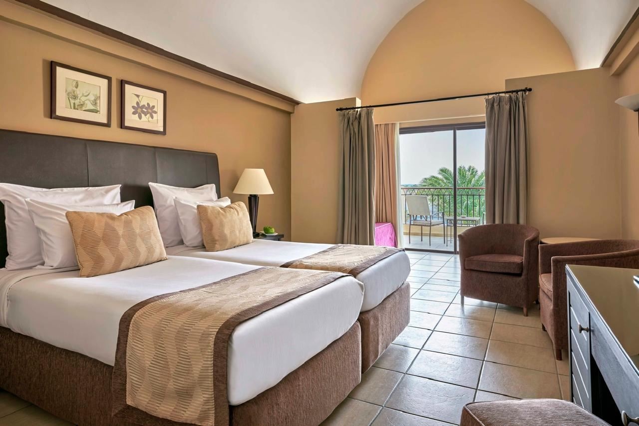 rooms-family-room-sea-view