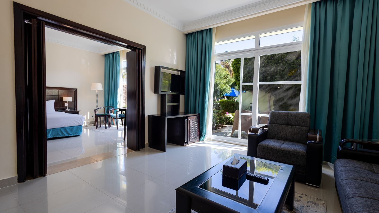 rooms-suite-garden-view