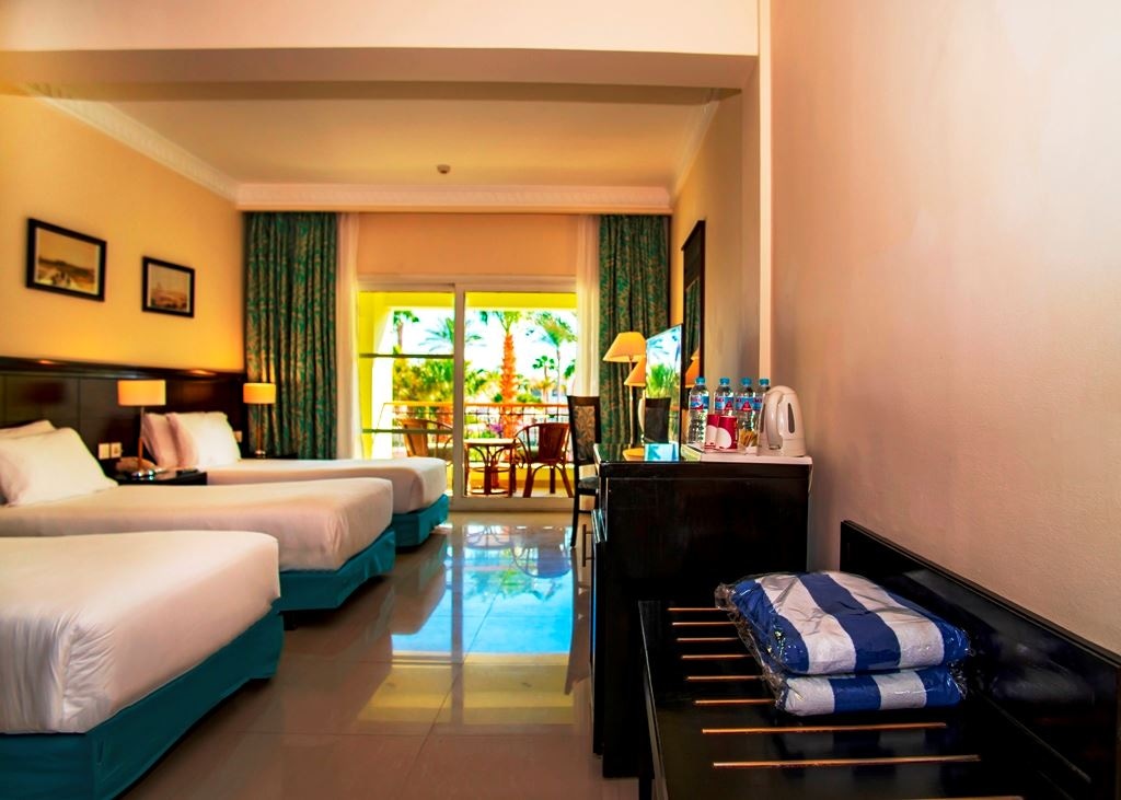 rooms-family-pool-view-rooms