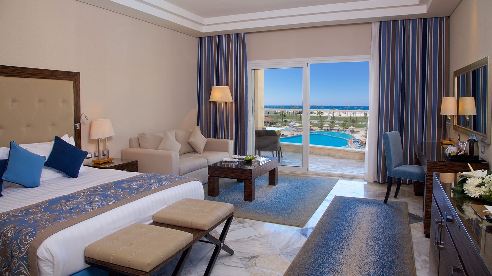 rooms-deluxe-room-pool-and-sea-view