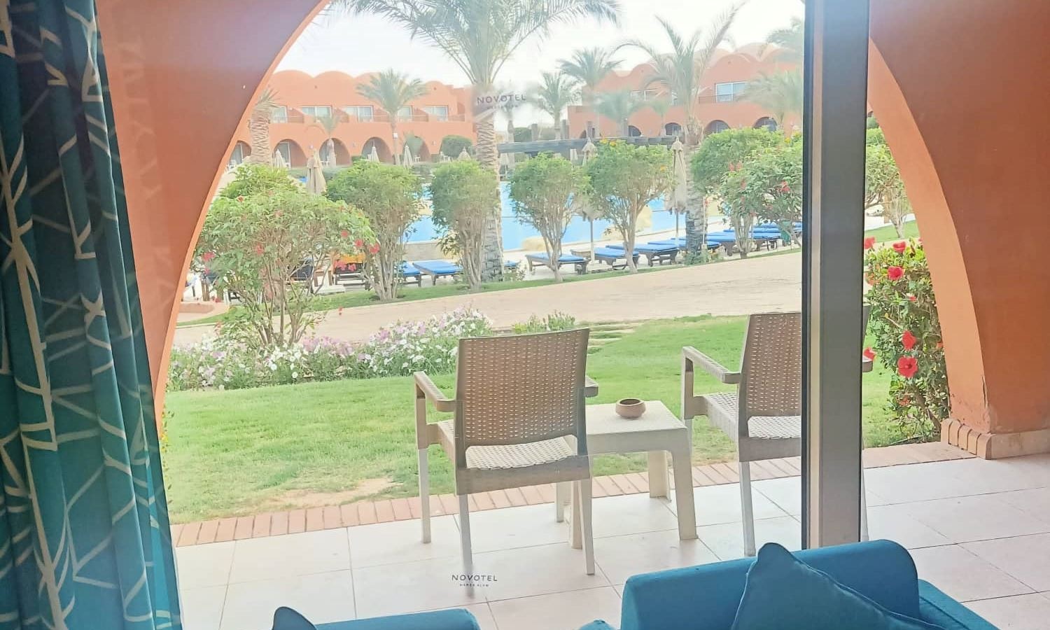 rooms-standard-room-pool-view