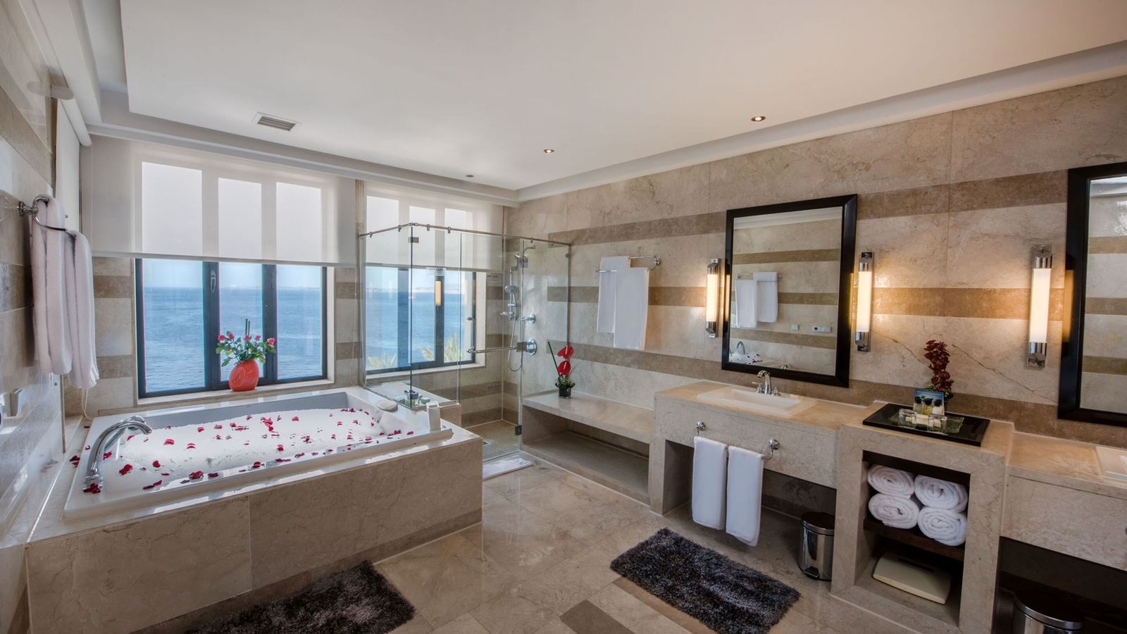 rooms-honeymoon-suite