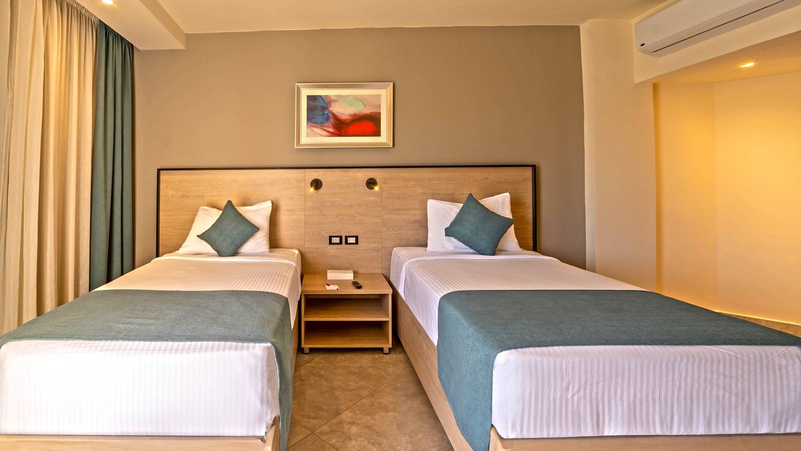 rooms-grand-family-room