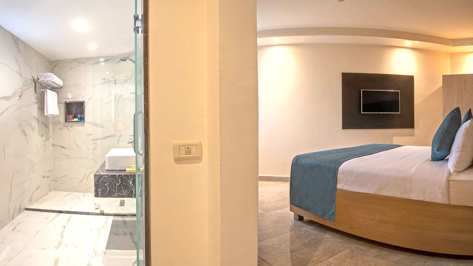 rooms-grand-family-room