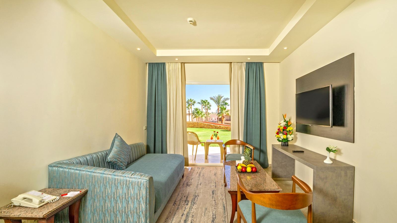 rooms-grand-family-room