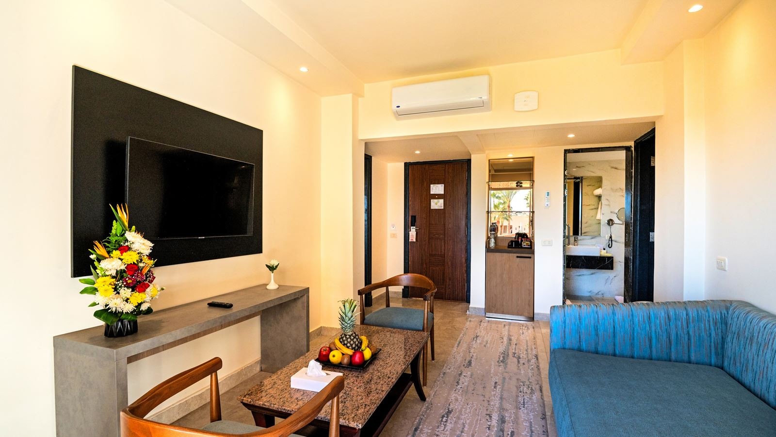 rooms-grand-family-room