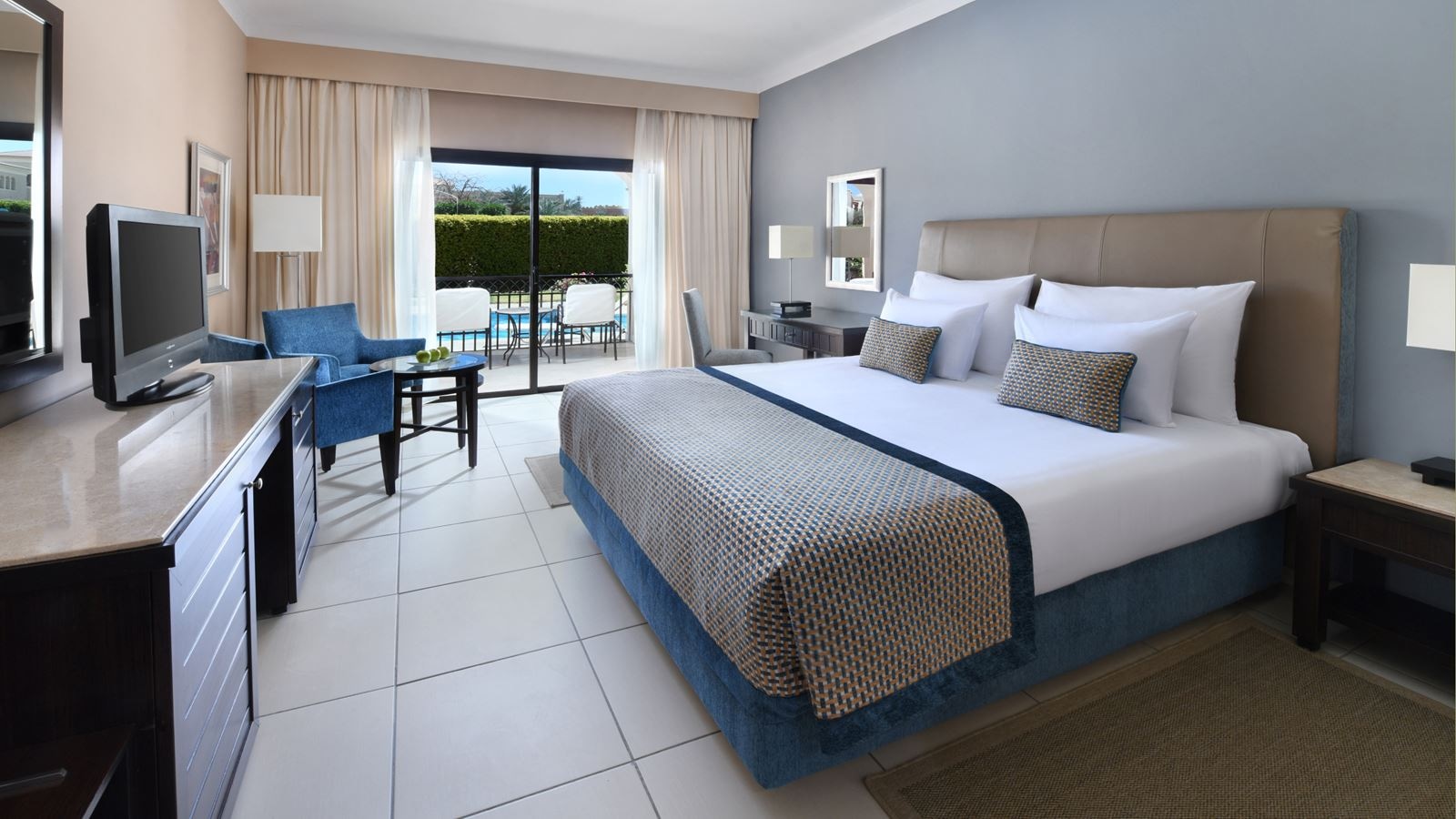 rooms-deluxe-family-swim-up-room