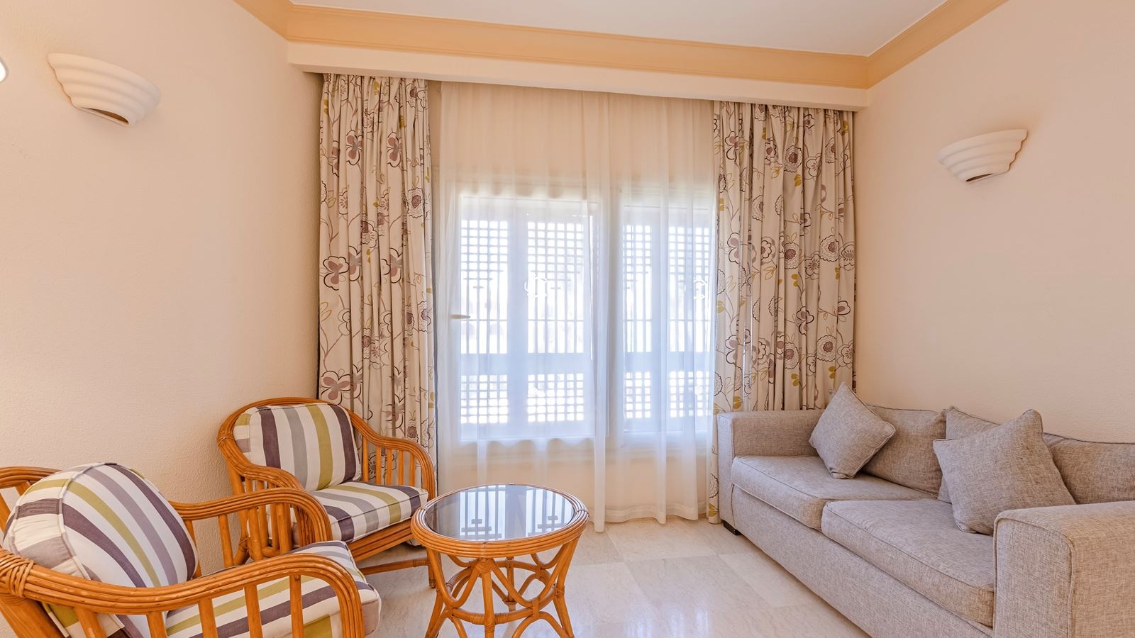 rooms-family-partial-sea-view