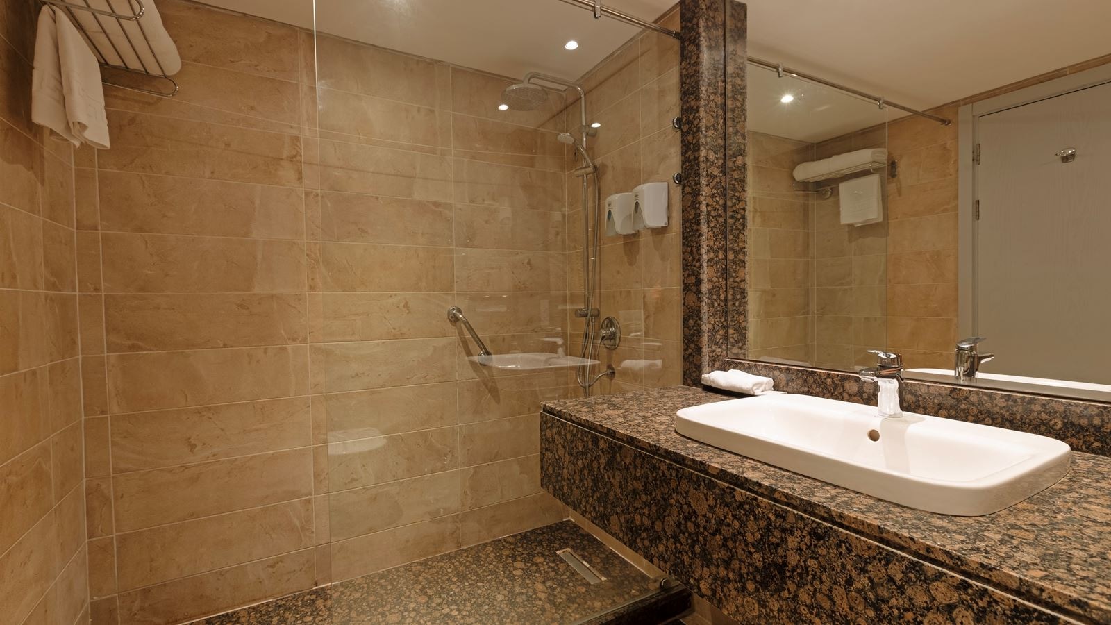 rooms-deluxe-sea-view-room