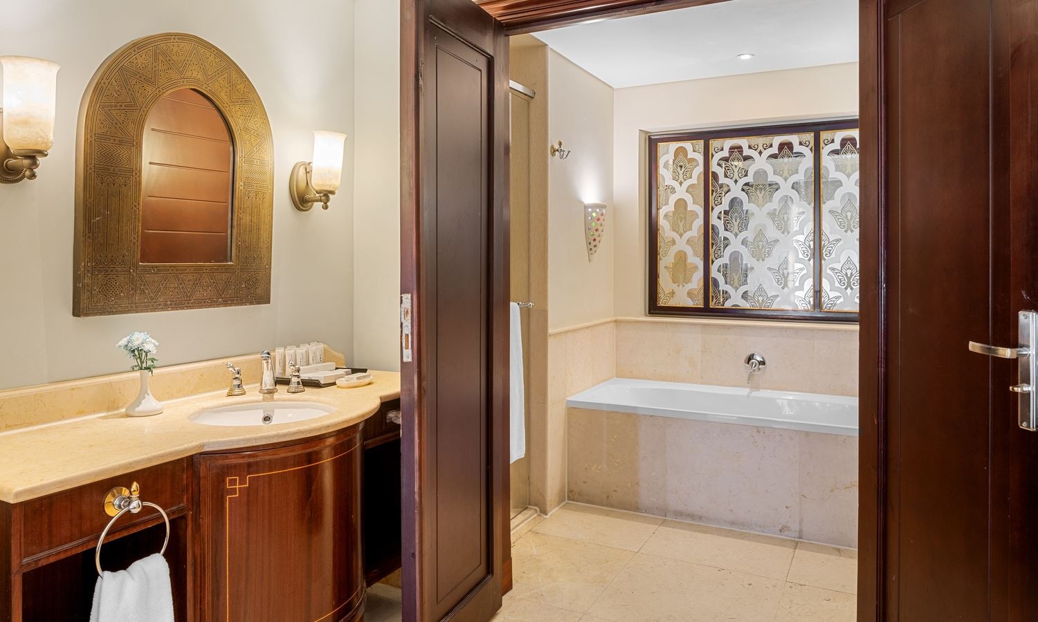 rooms-family-interleading-room-sea-view