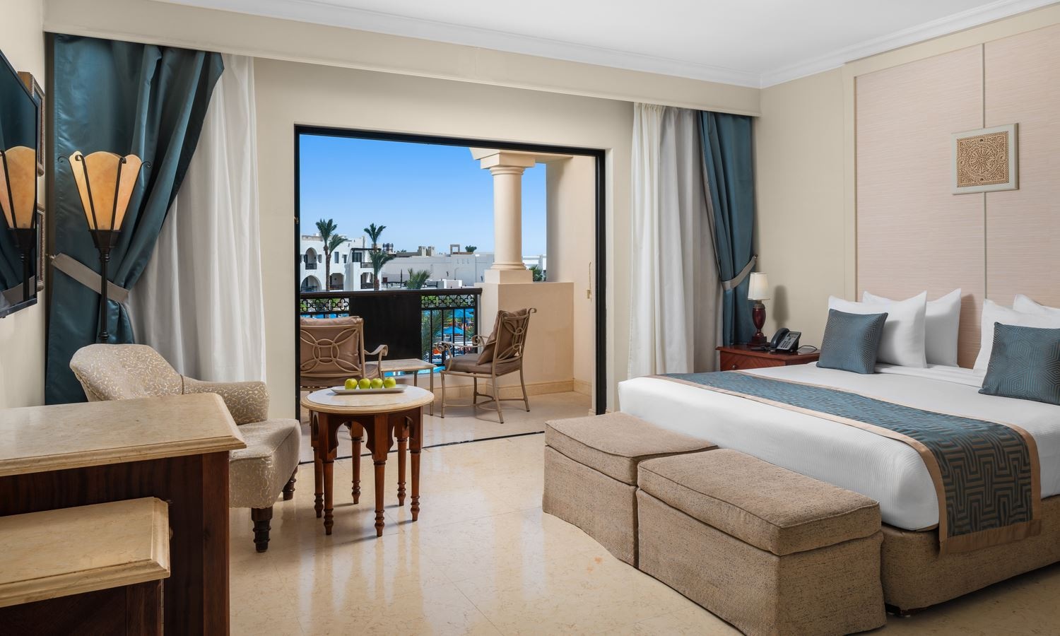 rooms-family-interleading-room-pool-view