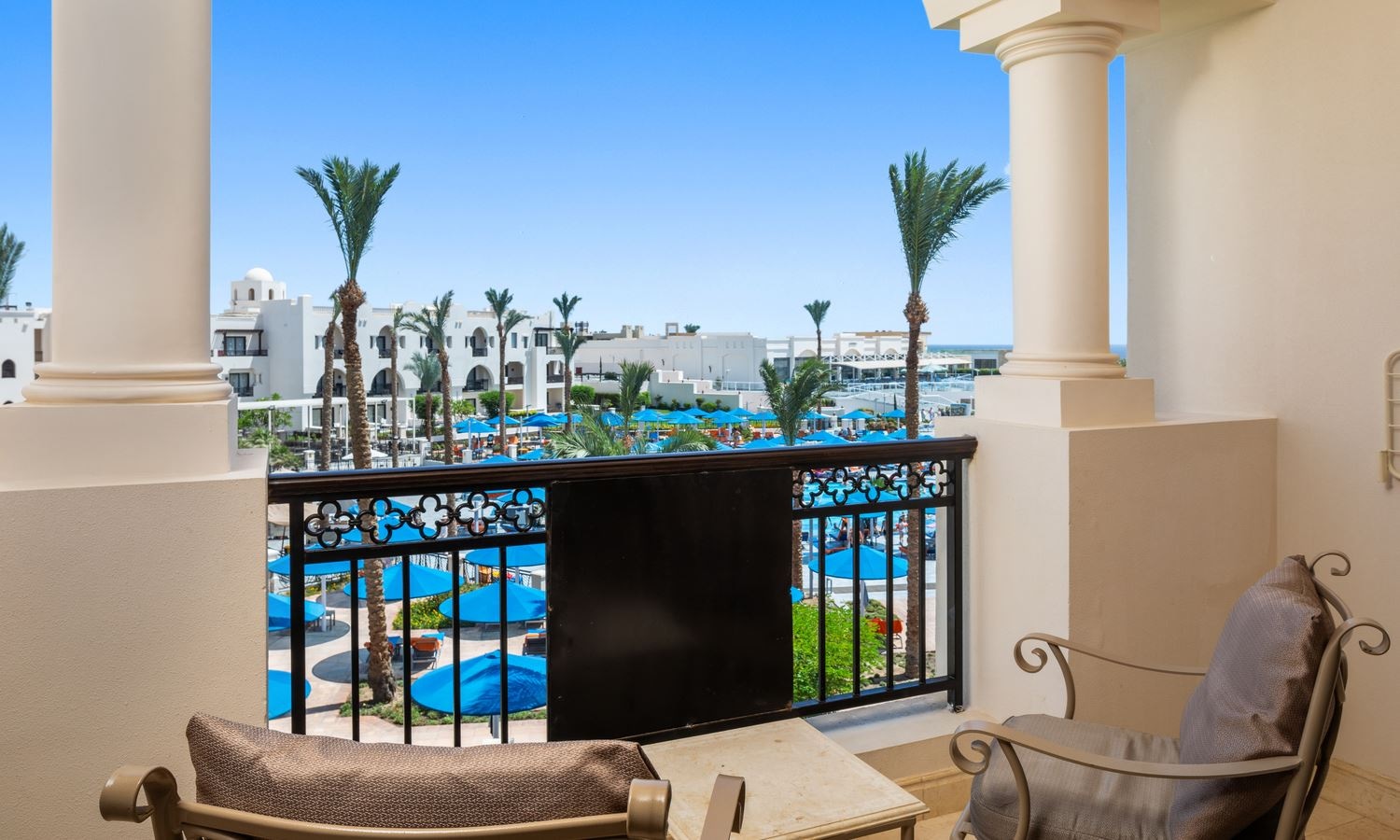 rooms-standard-family-interleading-room-pool-view