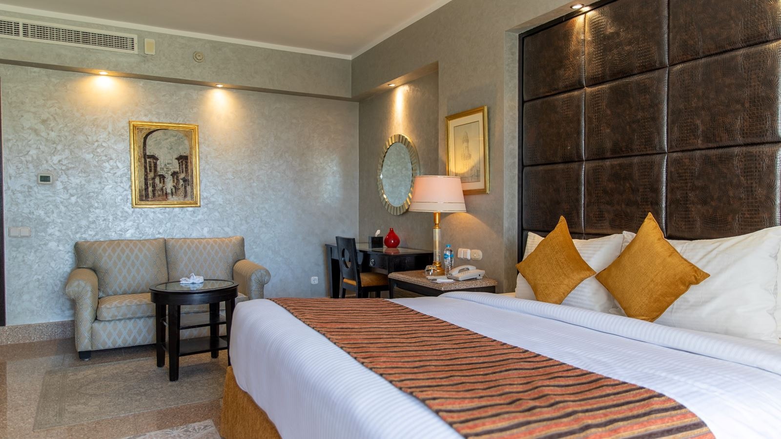 rooms-presidential-suite-02-bed-rooms