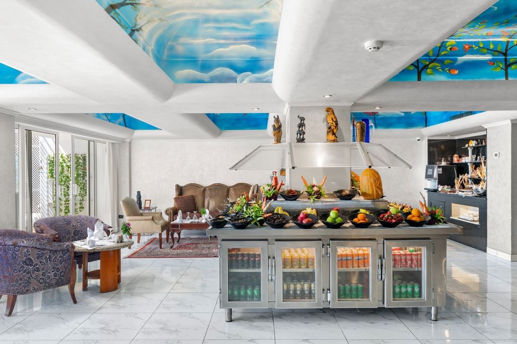 restaurants-royal-lounge