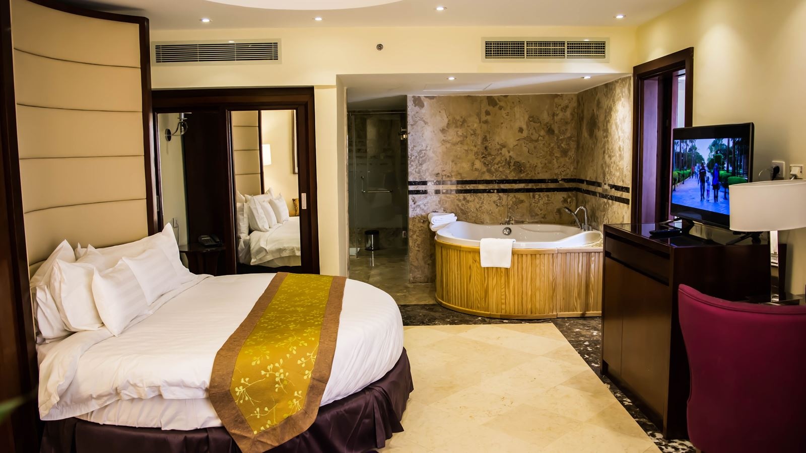 rooms-honey-moon-suite