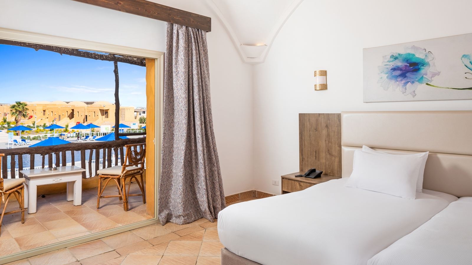 rooms-superior-room-pool-view