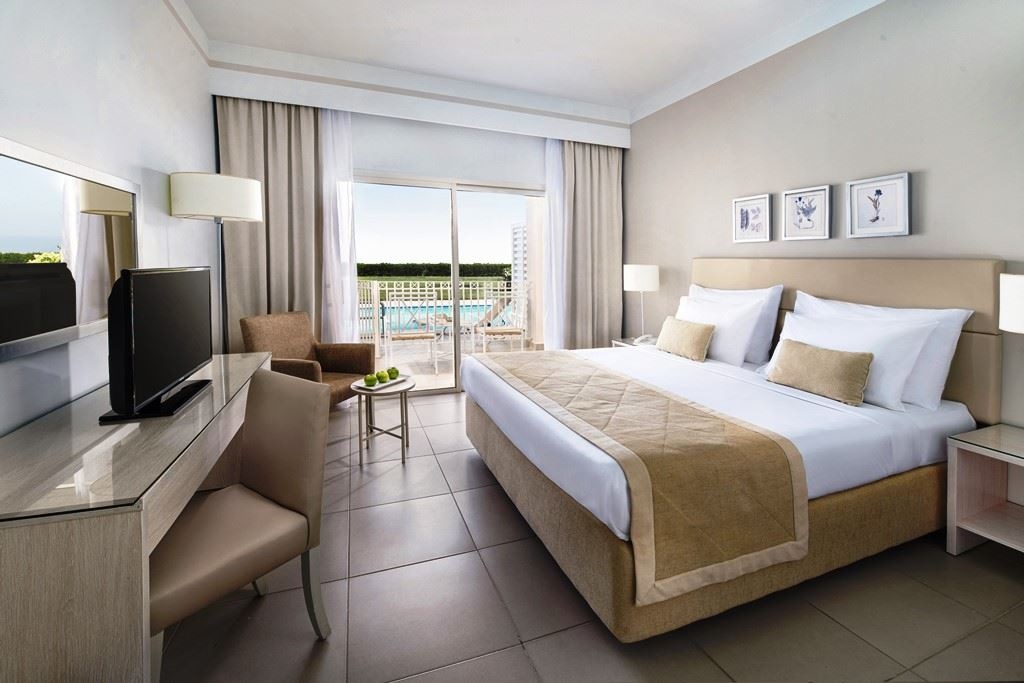 rooms-family-swim-up