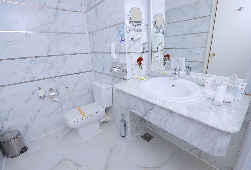 rooms-standard-sideseaview-room