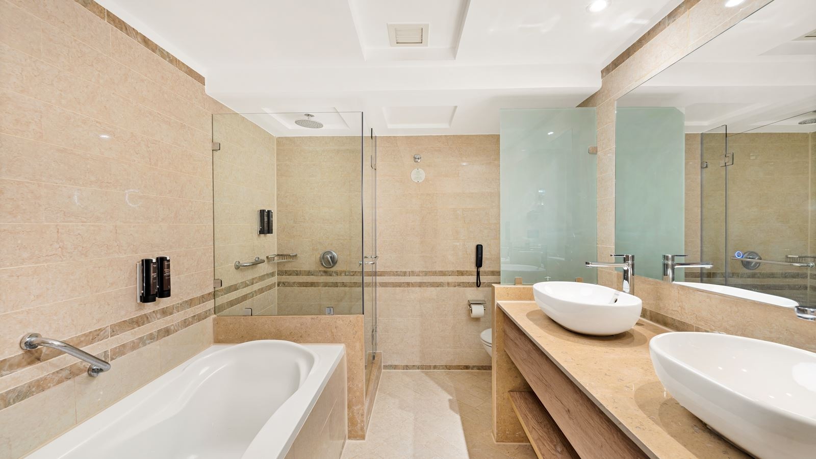 rooms-superior-suite