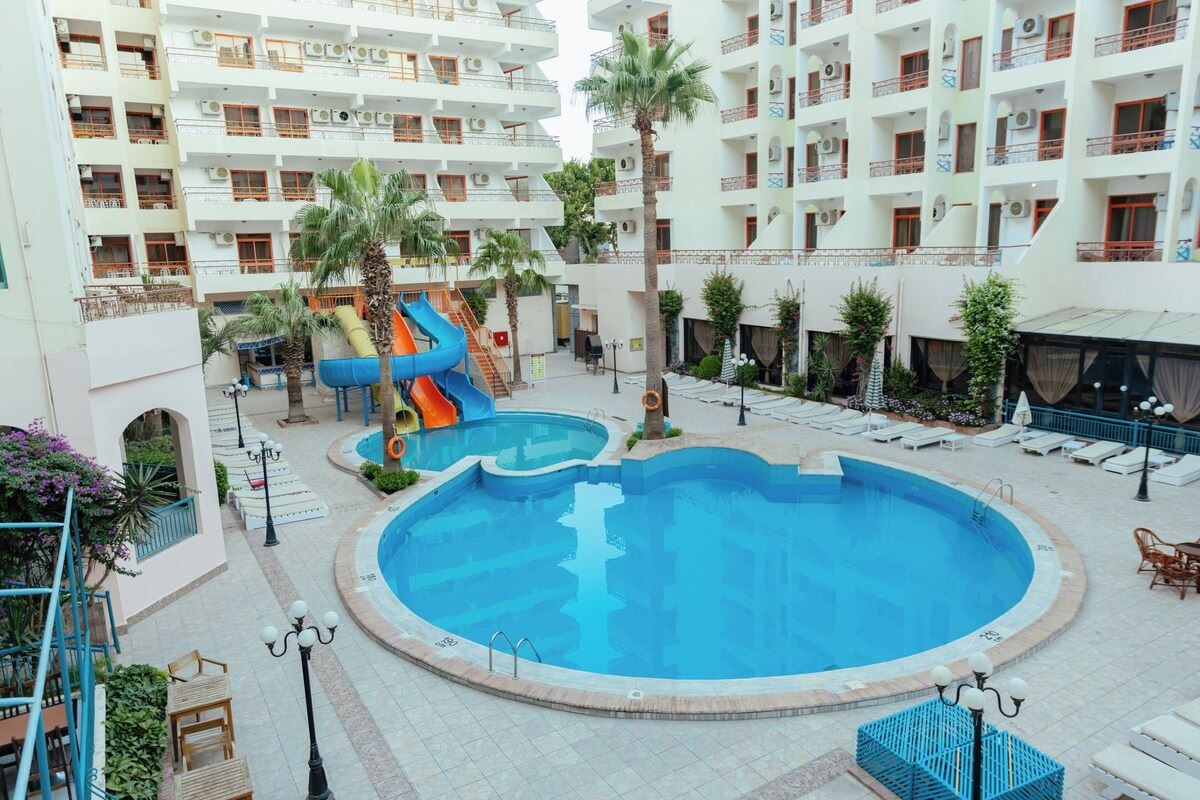 water-park-outdoor-pool