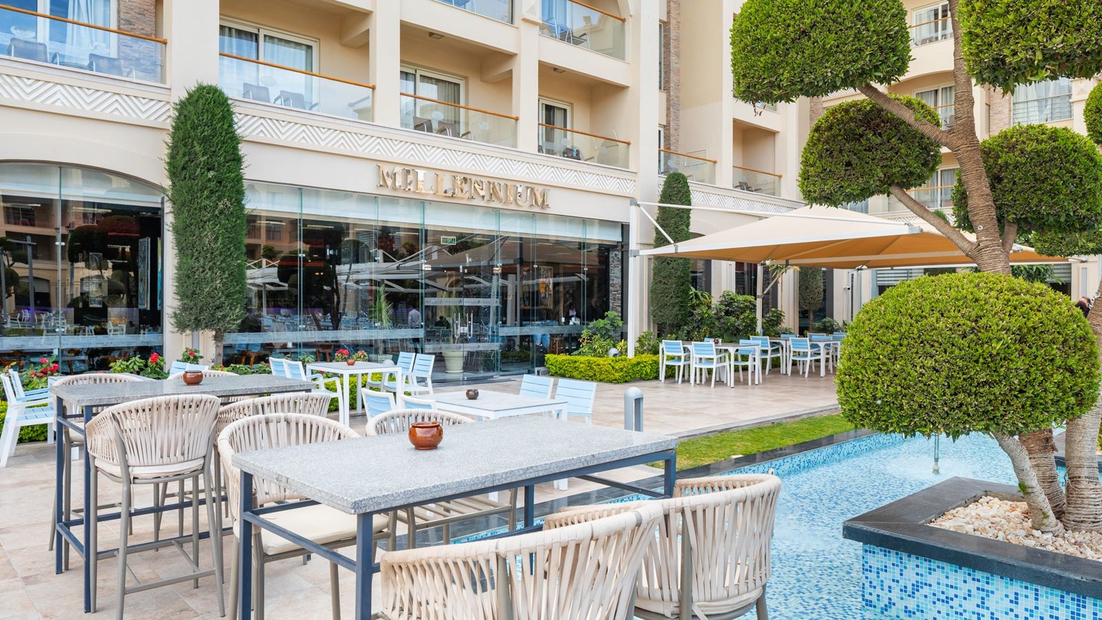 restaurants-millenium-bar