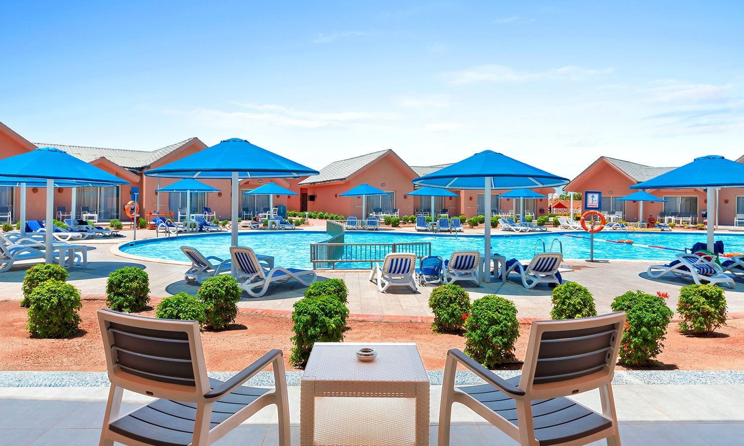 rooms-standard-room-gardenpool-view