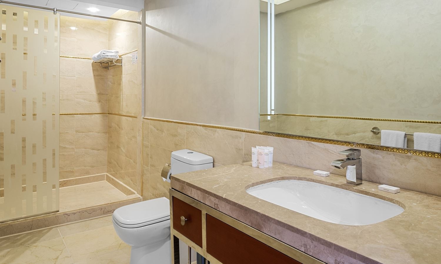 rooms-room-standard-pool-view