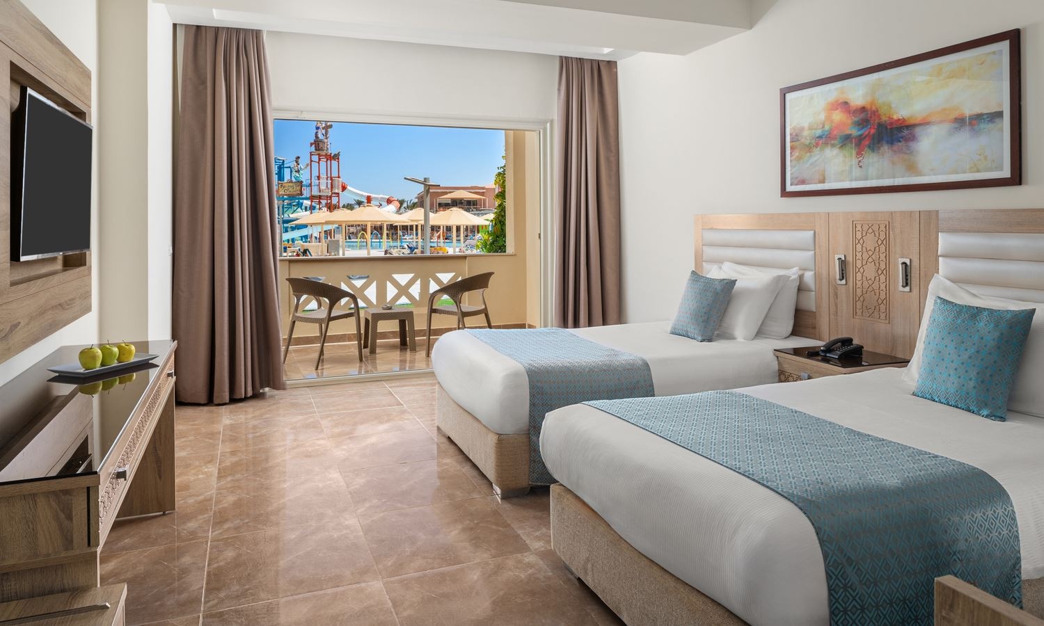 rooms-family-room-pool-view