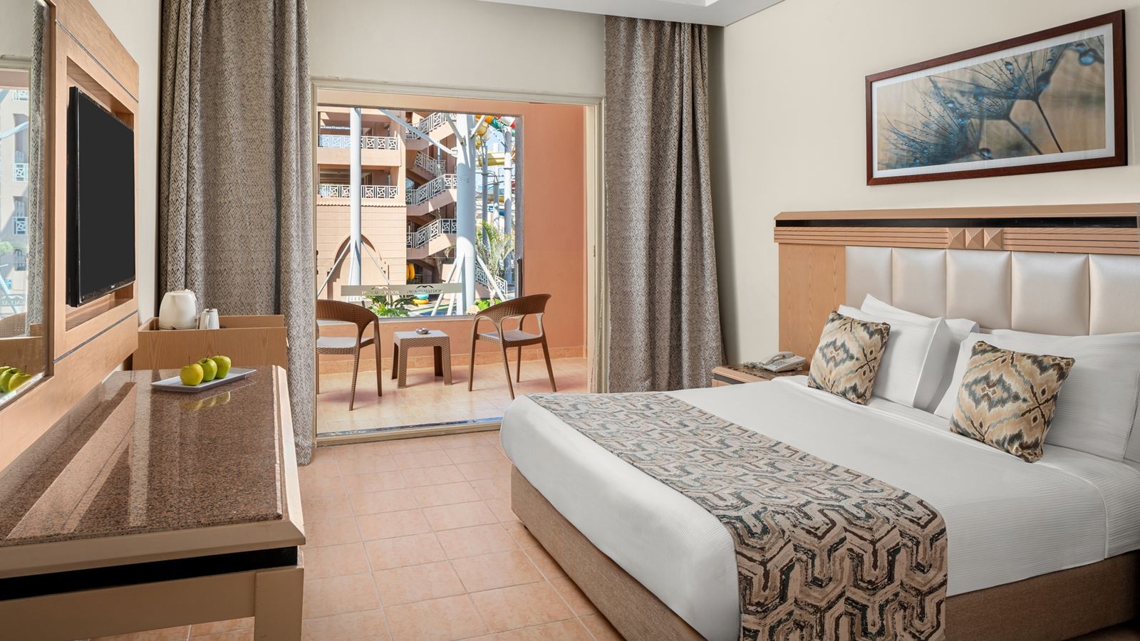 rooms-room-stadard-pool-view