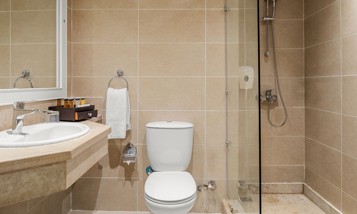 rooms-coral-standard-room-garden-view