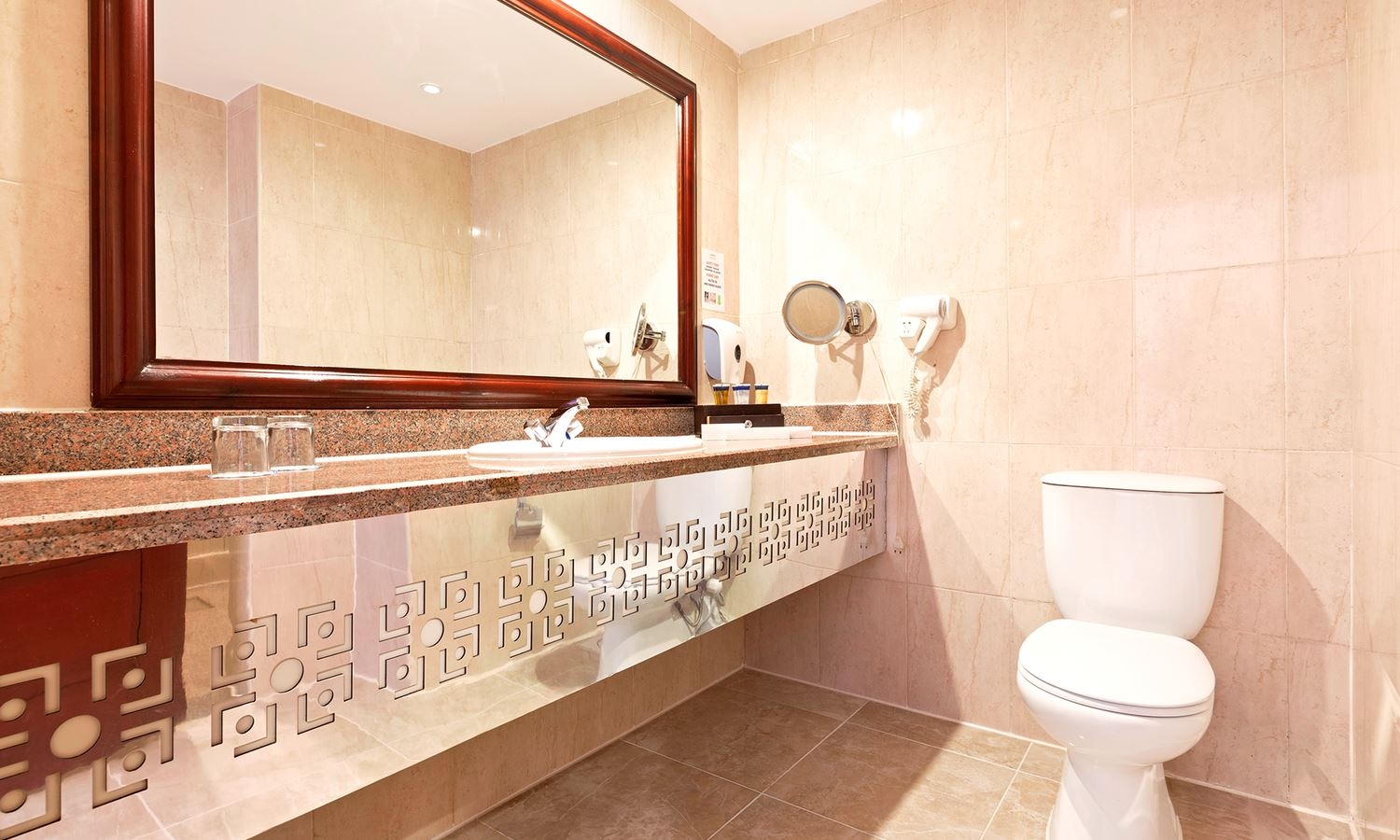 rooms-standard-room-pool-view