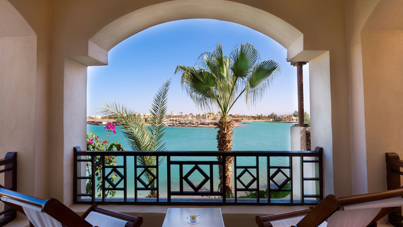 rooms-standard-pool-or-lagoon-view