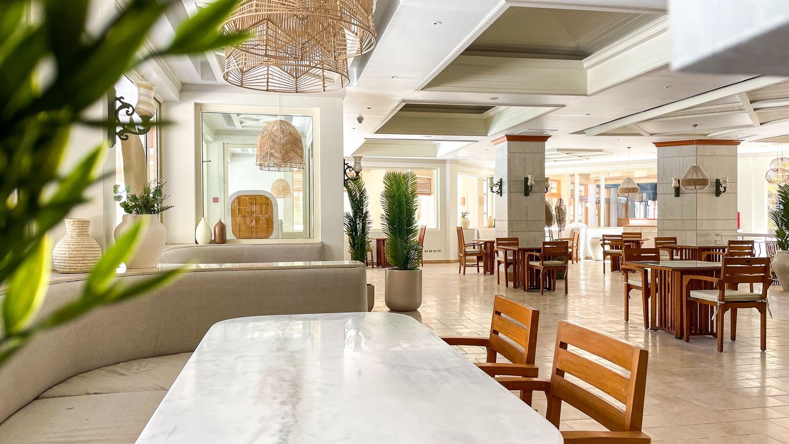 restaurants-blue-dolphin