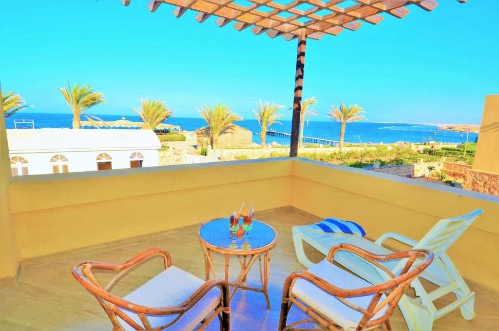 rooms-superior-pool-view-or-sea-view-or-side-sea-view