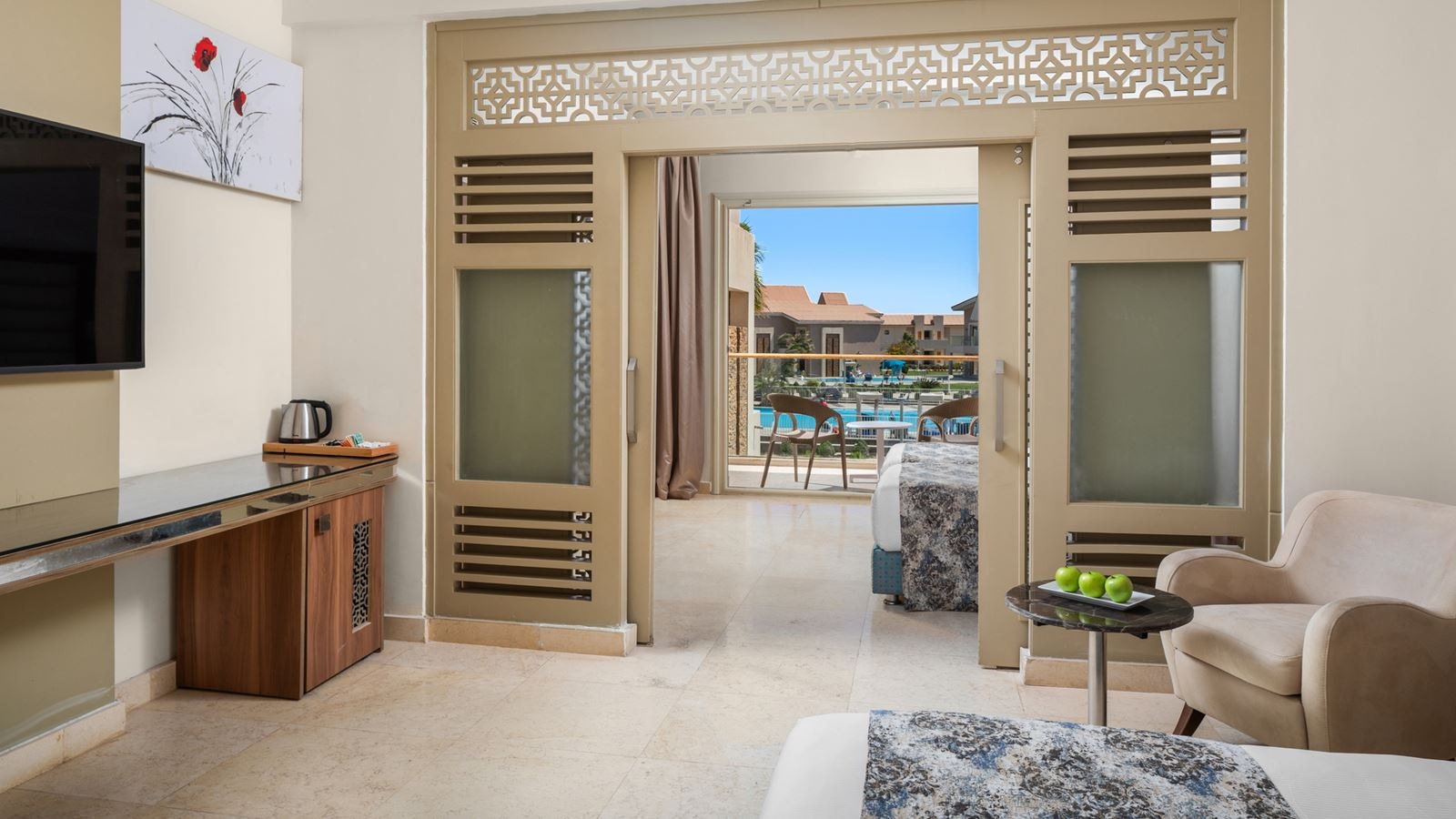 rooms-family-room-pool-view