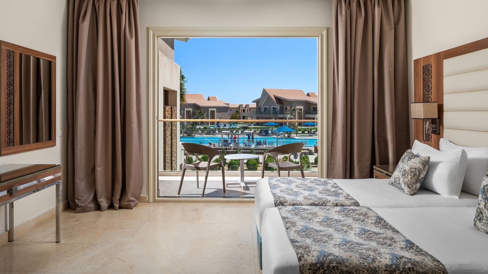 rooms-family-room-pool-view