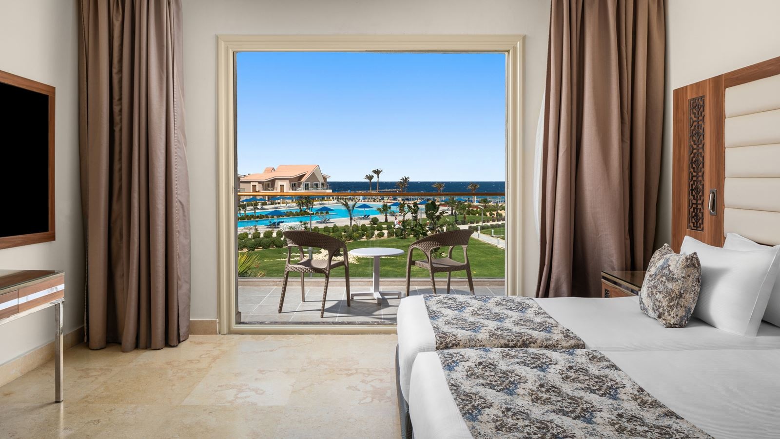 rooms-family-room-sea-view