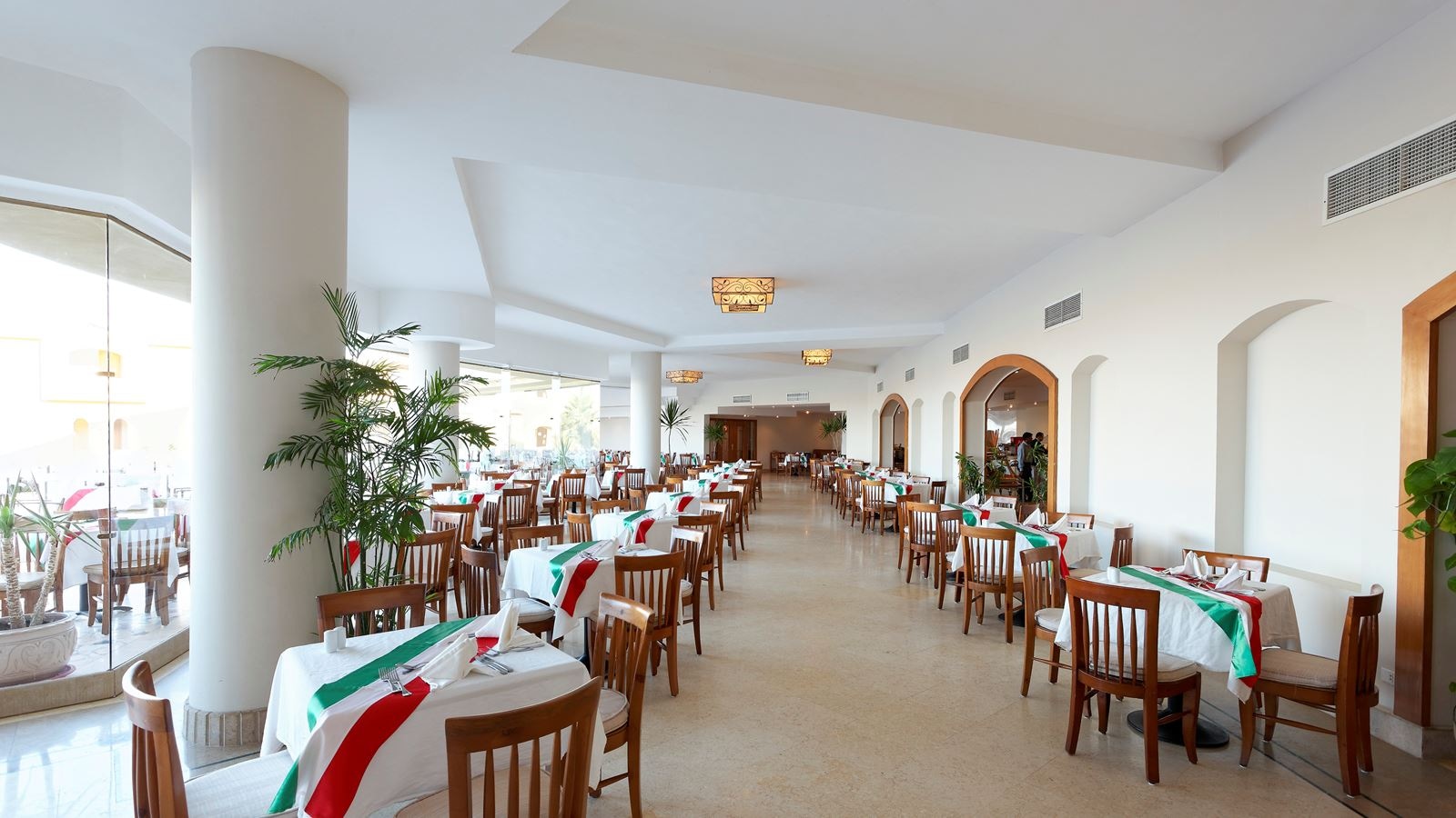 restaurants-panorama-main-restaurant