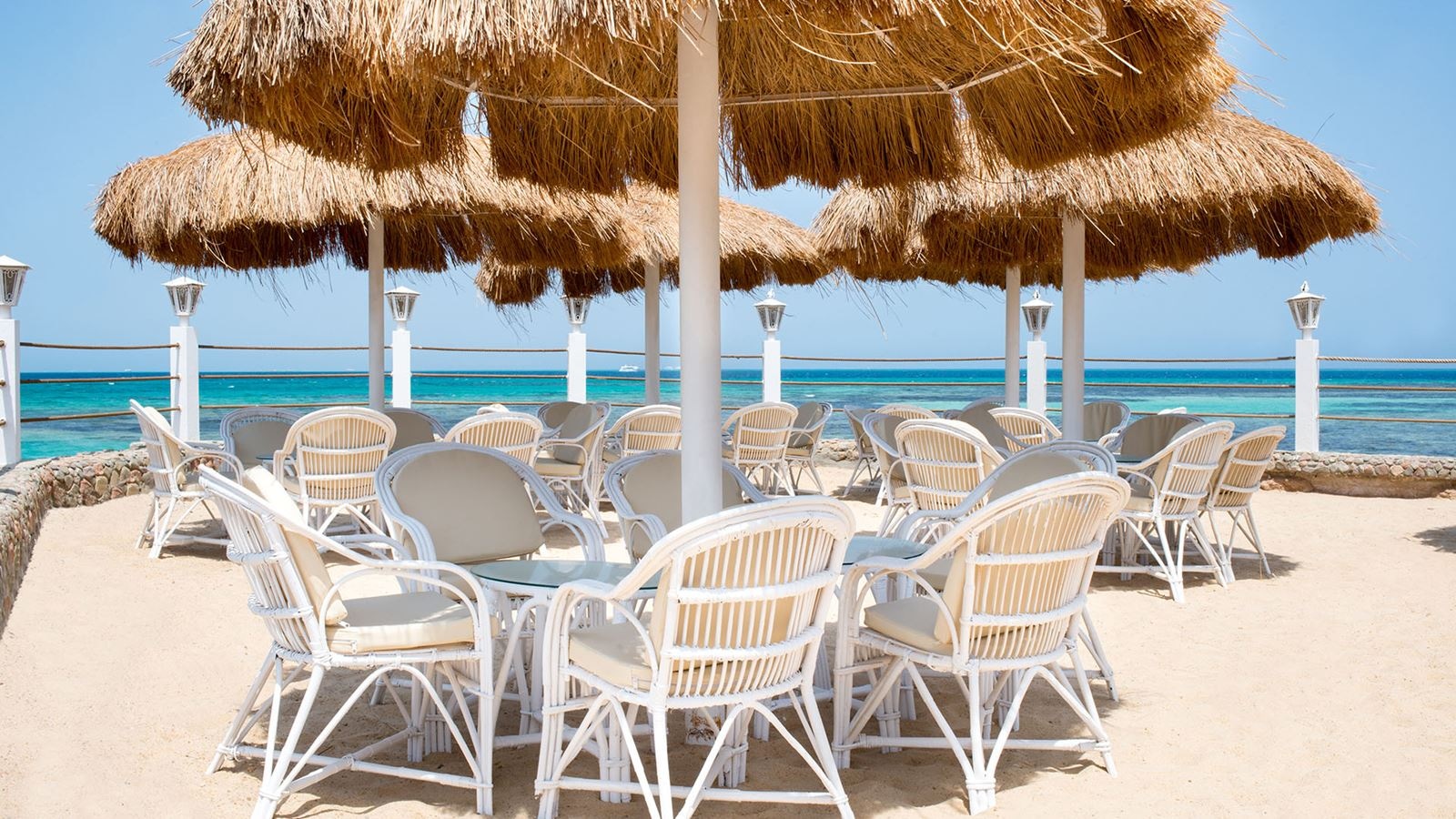 bars-adagio-beach-bar