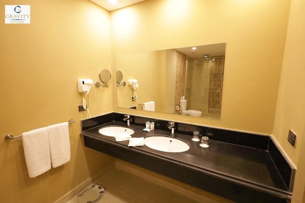 rooms-family-room-garden-view