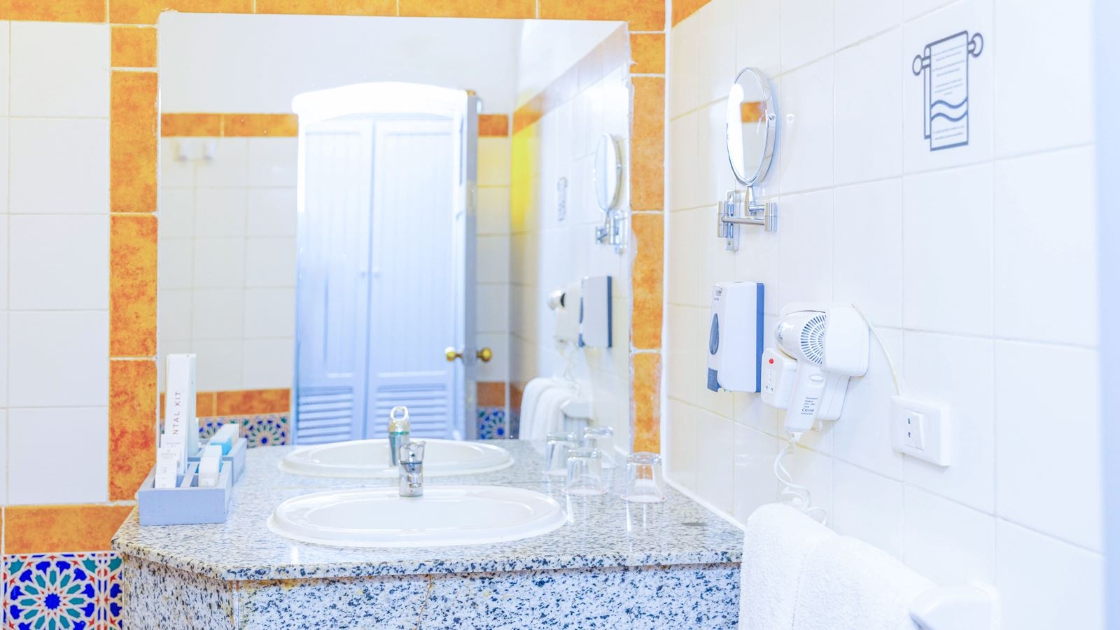 rooms-standard-room-garden-viewpool-view