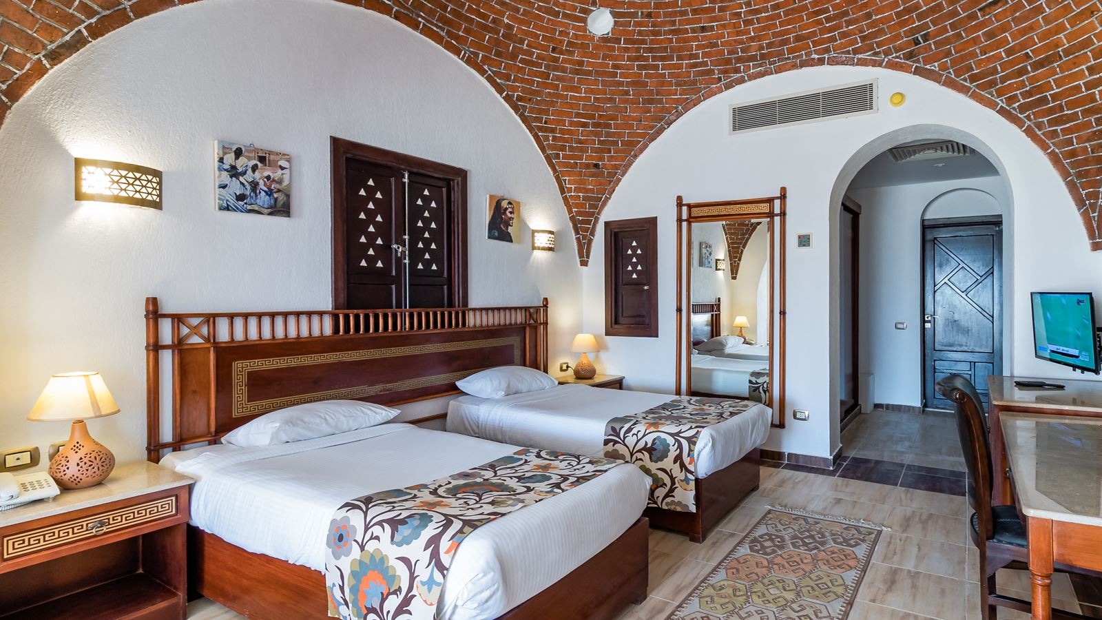 rooms-standard-room-pool-view