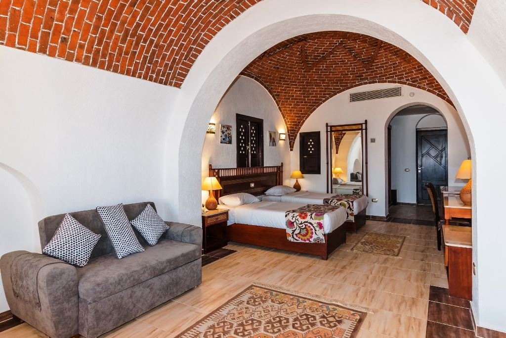 rooms-standard-room-pool-view