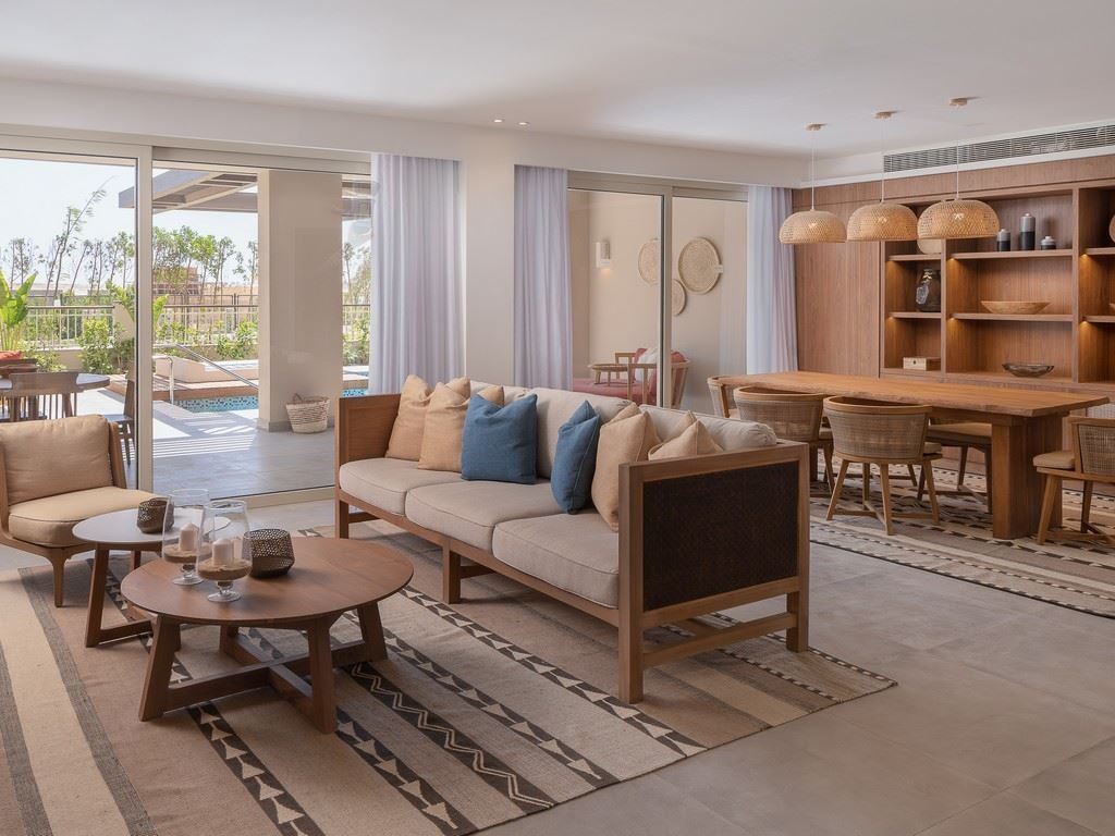 rooms-royal-suites-with-swimup-pool