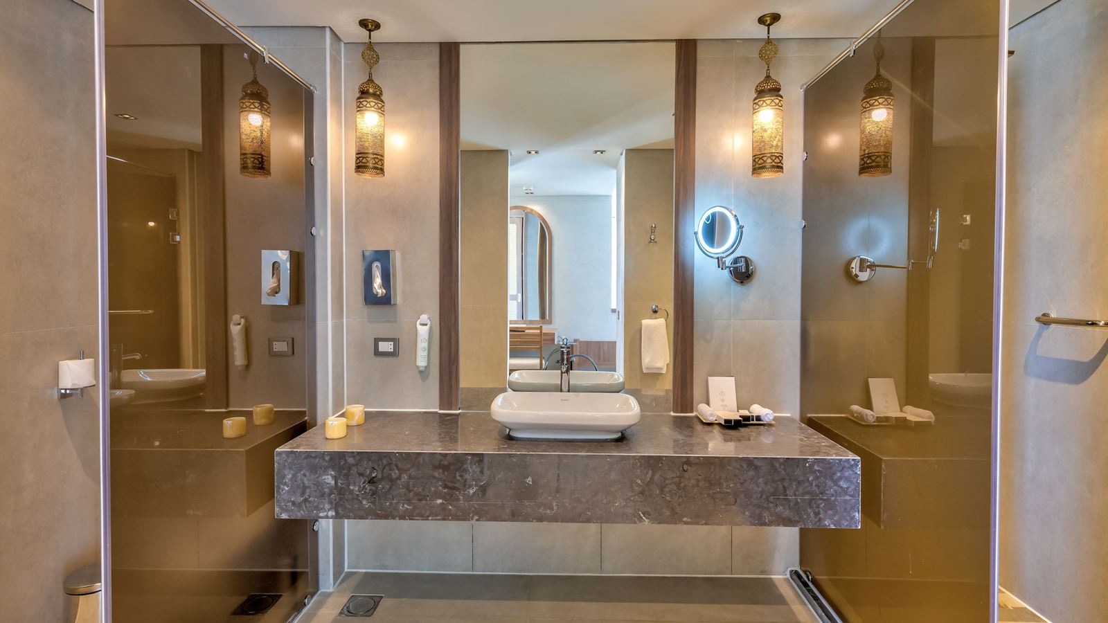 rooms-junior-suite-pool-or-sea