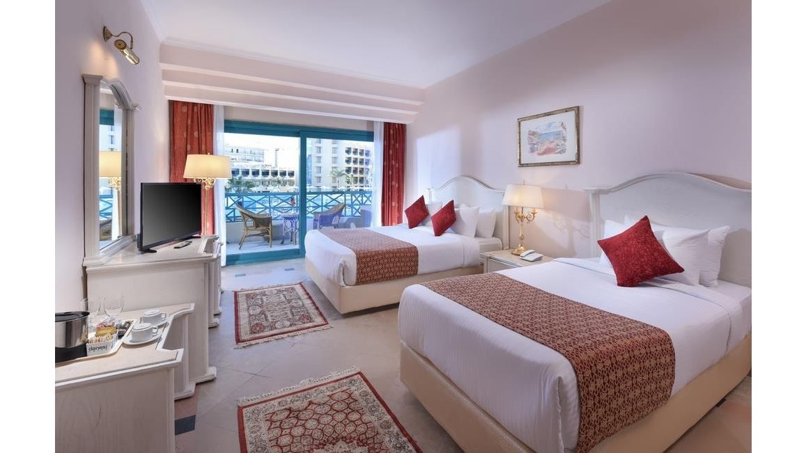 rooms-room-standard-poolview