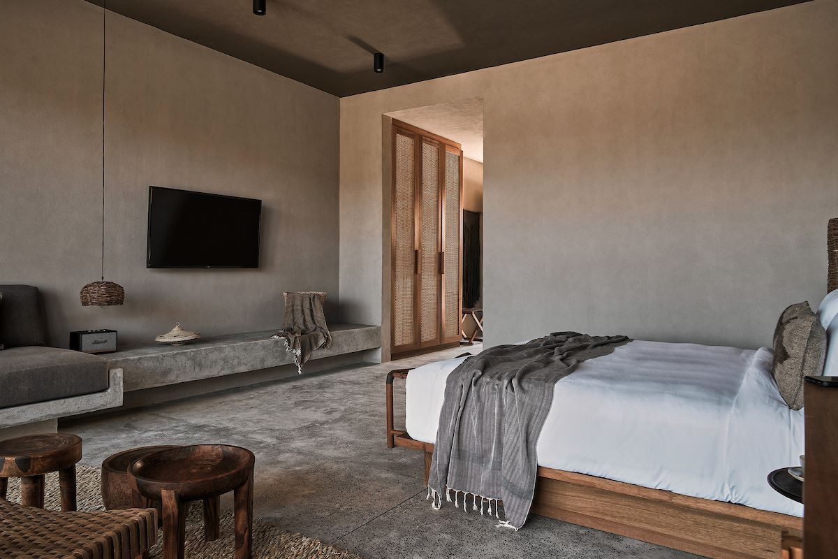 rooms-junior-suite-pool-view