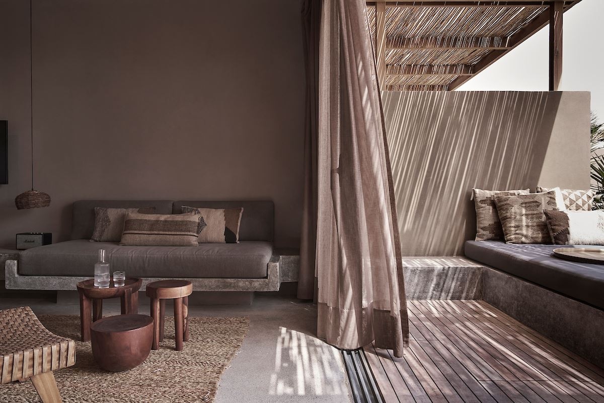 rooms-junior-suite-pool-view