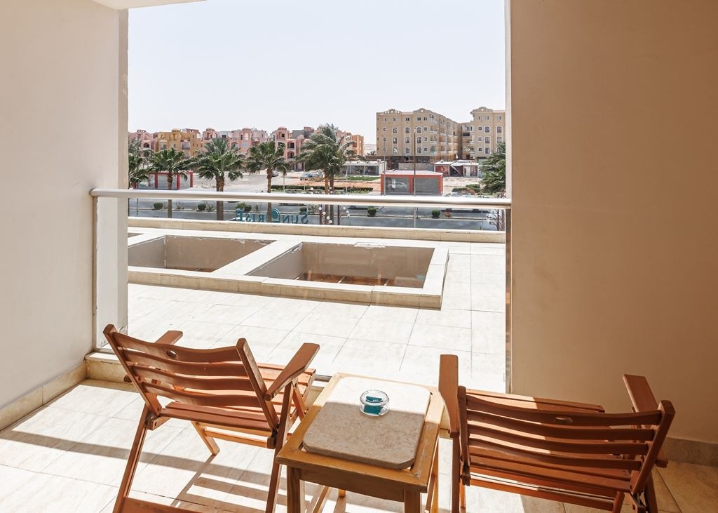 rooms-family-room-city-view